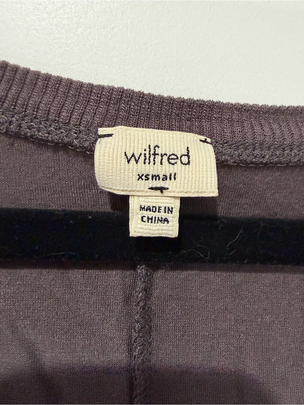 Wilfred V-Neck Dolman Sleeve Tee - grey - Picture 3 of 3